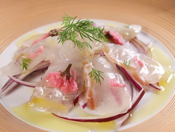 真鯛と桜のカルパッチョ